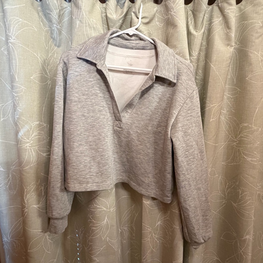 Thrive Heather Gray V-Neck Cropped Pullover